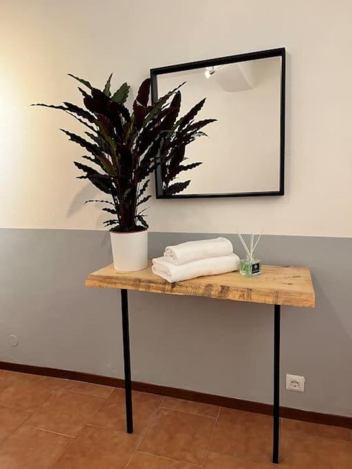 2-Bedroom Flat In The Heart Of Bergamo City Centre Bagian luar foto