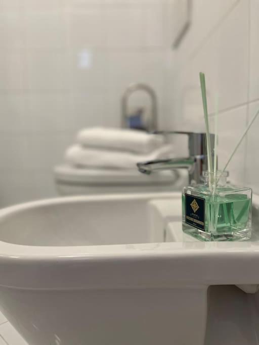 2-Bedroom Flat In The Heart Of Bergamo City Centre Bagian luar foto