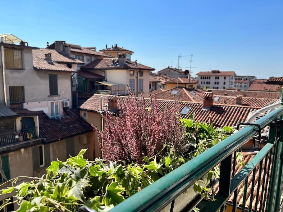 2-Bedroom Flat In The Heart Of Bergamo City Centre Bagian luar foto